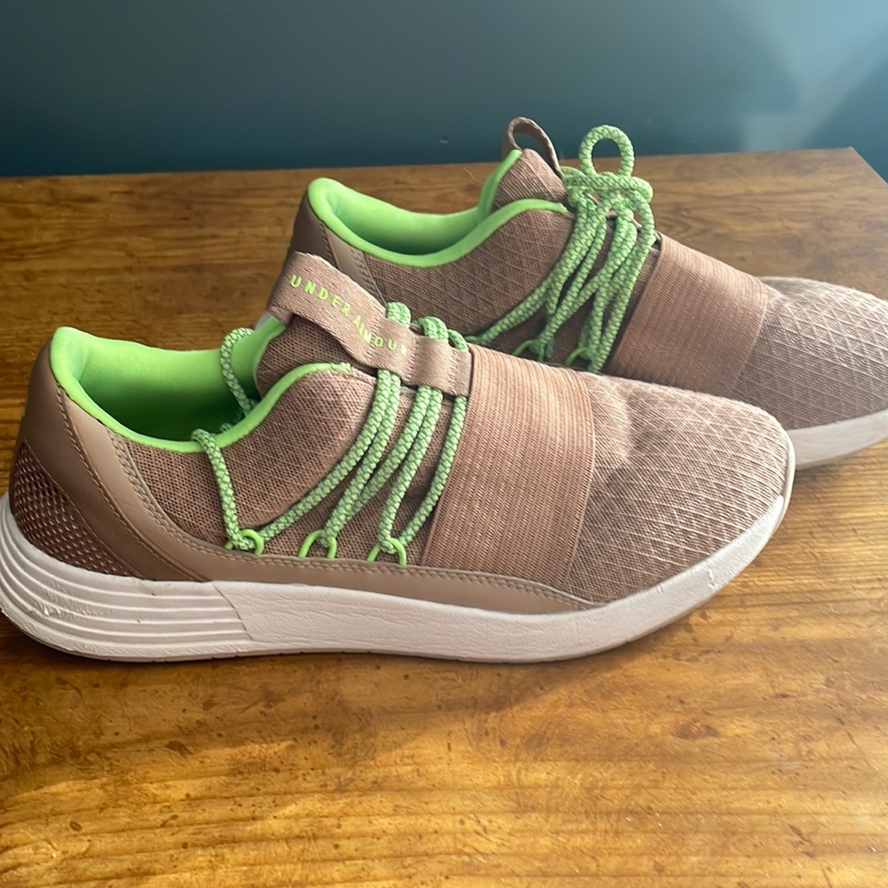 Womens size 9 Under Armour sneakers